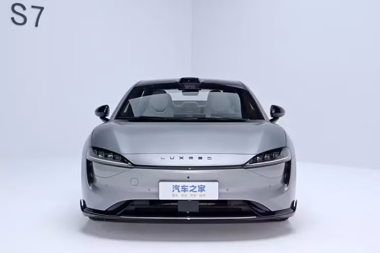 Vào ngày 9/11/2023, tại sự kiện ra mắt giải pháp thông minh cho hệ thống di chuyển và buổi ra mắt sản phẩm mới của Huawei, mẫu xe ôtô đầu tiên của dòng sản phẩm Huawei Intelligent Selection Car - Huawei Smart Car S7 2024 mới đã chính thức ra mắt.