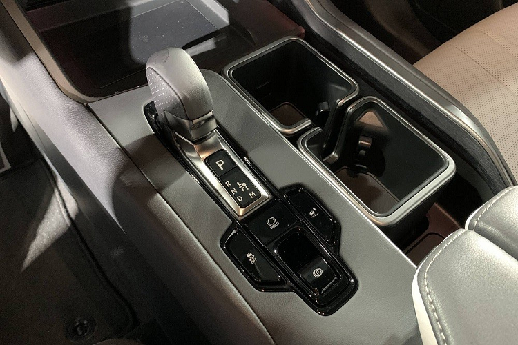 Theo ước tính của Lexus, TX 350 sẽ tiêu thụ lượng xăng trung bình 11,2 lít/100 km. Con số tương ứng của Lexus TX 500h và TX 550h+ lần lượt là 9,8 lít/100 km và 7,84 lít/100 km. Phiên bản TX 550h+ còn có thể chạy 53 km mà không cần dùng xăng.