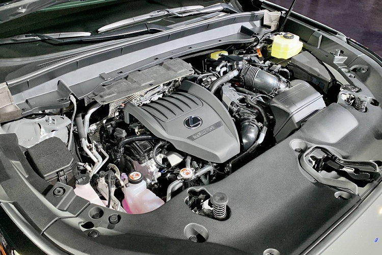 Cuối cùng là gói trang bị an toàn chủ động Lexus Safety System 3.0 Plus tiêu chuẩn, bao gồm những tính năng như hệ thống kiểm soát hành trình thích ứng, hệ thống cảnh báo lệch làn đường tích hợp hỗ trợ đánh lái và hệ thống hỗ trợ lái chủ động.