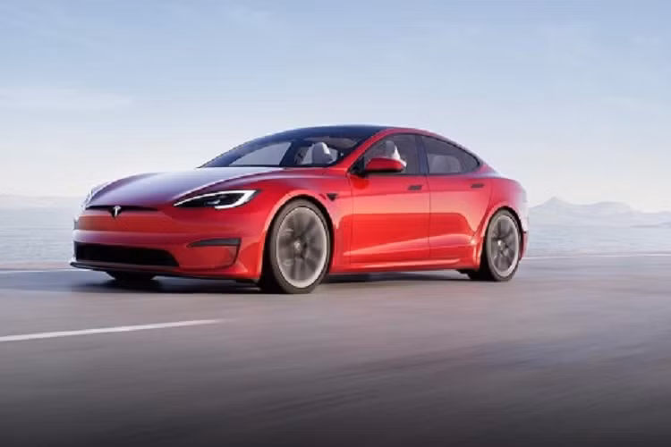 Hay như một chiếc xe Tesla Model 3 có giá trị khoảng 43.000 USD (hơn 1 tỷ VNĐ), nhưng riêng chi phí thay pin của xe đã lên đến 20.000 USD (469 triệu VNĐ). Công ty bảo hiểm mong muốn các hãng sản xuất xe điện sẽ nghiên cứu, và tìm các giải pháp để có thể sửa chữa, tách rời bộ pin thành nhiều phần giúp tiết kiệm chi phí cho người tiêu dùng nếu không may bộ phận pin gặp sự cố hỏng hóc.