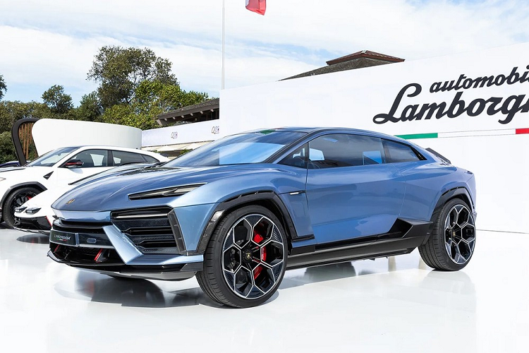 Trong khi đó, nửa thân xe phía sau lại gợi liên tưởng đến xe đua chạy trên cát. Lamborghini Lanzador gầm cao chỉ được trang bị 2 cửa bên sườn, bộ vành hợp kim cỡ lớn và hốc hút gió phía trước chắn bùn sau. 