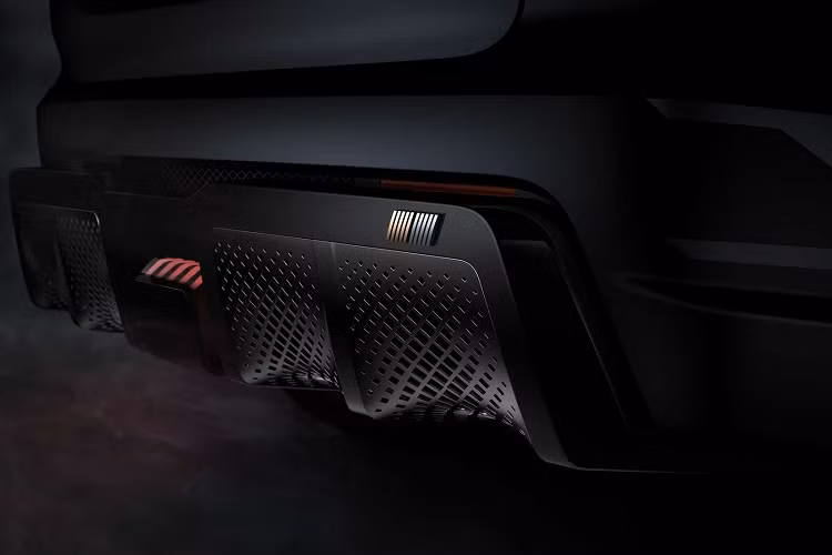 Ngoài sức mạnh ra, 1 số tin đồn cho rằng Mitsubishi Outlander PHEV Ralliart còn sẽ có ngoại hình huyền bí khi được sơn màu đen nhám cùng các điểm nhấn vốn được mạ crôm.