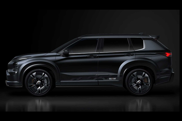 Phiên bản Ralliart của Mitsubishi Outlander PHEV có thể cung cấp công suất lên tới 286 mã lực, mạnh nhất trong các mẫu xe Mitsubishi Outlander đang bán hiện tại, tạp chí Nhật Bản cho rằng xe vẫn sẽ có động cơ xăng 4 xi-lanh, dung tích 2.4 lít hoạt động cùng với một cặp động cơ điện.