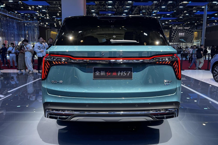 Dự đoán, sau khi ra mắt tại thị trường tỷ dân Trung Quốc, mẫu xe SUV Hồng Kỳ HS7 2023 này sẽ được bán chính hãng tại Việt Nam. Khi được bán ra thị trường, Hồng Kỳ HS7 sẽ cạnh tranh với mẫu SUV hạng sang cỡ trung là Mercedes-Benz GLC.