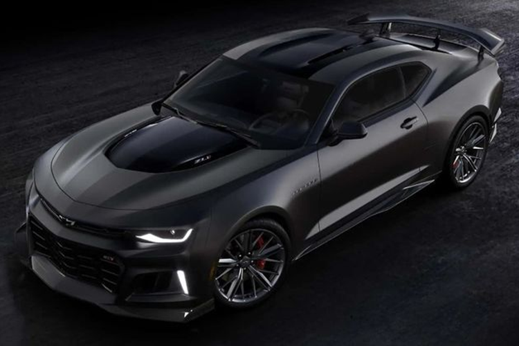 Mới đây, Chevrolet chính thức khai tử Camaro, đánh dấu sự kết thúc của một trong những mẫu xe thể thao biểu tượng cho “giấc mơ Mỹ” những năm 1970 – 1980. Công ty cho biết chiếc Chevrolet Camaro cuối cùng đã lăn bánh khỏi nhà máy ở Lansing, Michigan vào đầu tuần này.