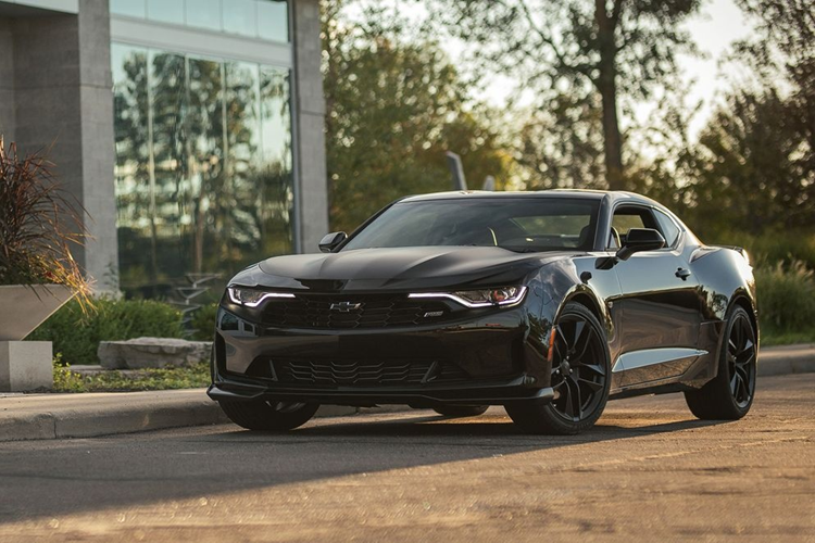 Phiên bản này được sản xuất với số lượng giới hạn chỉ 350 chiếc, sở hữu màu sơn đen nhám Black Panther Matte độc quyền, kết hợp với các chi tiết màu đen ánh kim Black Panther metallic và biểu tượng riêng lấy cảm hứng từ loài báo đen – con vật đại diện cho sức mạnh, tốc độ và sự bí ẩn.