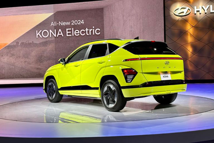 Hai phiên bản Hyundai Kona Limited và N-Line 2024 đều được trang bị khá nhiều tiện ích cao cấp. Tiêu chuẩn bao gồm màn hình kép kích thước 12,3 inch cho cả đồng hồ lái kỹ thuật số và màn hình thông tin giải trí trung tâm...