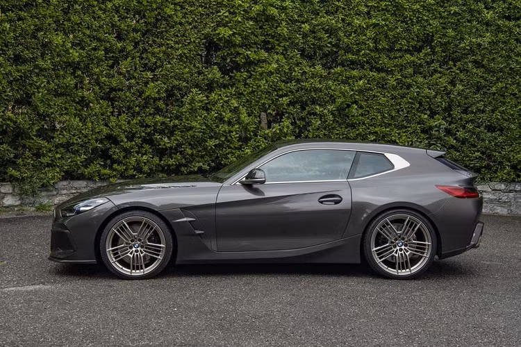 “Biểu tượng vượt thời gian của sự tự do” là cách BMW nhìn nhận về Concept Touring Coupe. Thiết kế độc đáo của BMW Concept Touring Coupe mới tạo ra những so sánh không thể tránh khỏi với chiếc BMW Z3 M Coupe từng rất được yêu thích trong quá khứ.