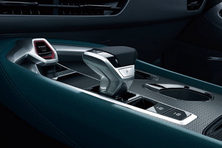 Cửa sổ trời kép siêu lớn cho 2 hàng ghế mang tới không gian thoáng đãng trong xe. Chiếc sedan cỡ C này còn được trang bị vòm kính đóng mở Topload, hệ thống buồng lái thông minh Zebra Luoshen 8155, hỗ trợ lái thông minh cao cấp MG PILOT 2.0 và hệ thống âm thanh BOSE Premium 9 loa…