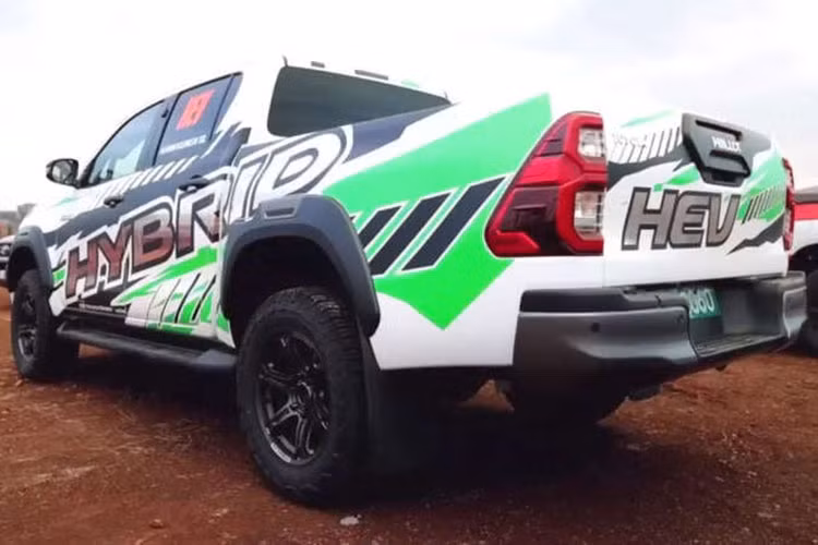 Xe ban tai Toyota Hilux 2024 se co them cong nghe mild-hybrid-Hinh-2