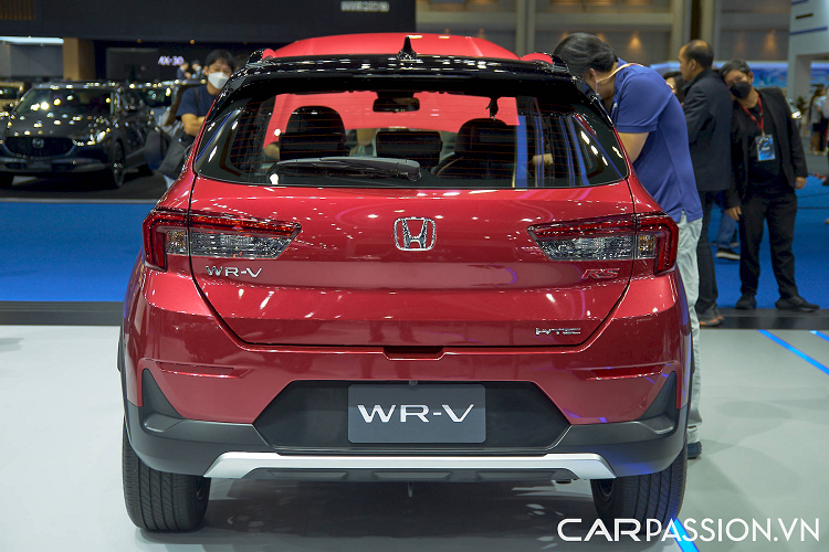 Cả hai phiên bản SV và RS của WR-V 2023 đều được trang bị động cơ xăng 1.5L DOHC i-VTEC 4 xy-lanh cho công suất 119 mã lực, mô-men xoắn 145 Nm. Đi kèm với đó là hộp số biến thiên vô cấp CVT và hệ dẫn động cầu trước.