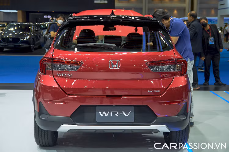 Cả hai phiên bản SV và RS của WR-V 2023 đều được trang bị động cơ xăng 1.5L DOHC i-VTEC 4 xy-lanh cho công suất 119 mã lực, mô-men xoắn 145 Nm. Đi kèm với đó là hộp số biến thiên vô cấp CVT và hệ dẫn động cầu trước.