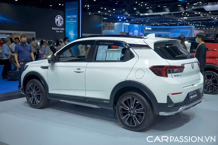 Ngoài ra, cũng giống như các mẫu xe Honda khác ở thị trường Thái Lan, mẫu WR-V cũng được cung cấp gói độ chính hãng Modulo làm tăng thêm vẻ hầm hố và thể thao cho xe.
