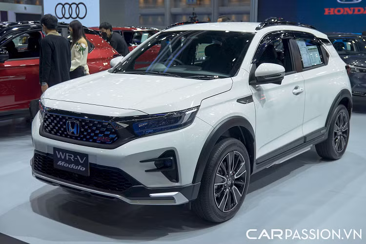 Do là mẫu xe xuất phát từ thị trường Indonesia dùng tay lái nghịch nên việc WR-V được Honda đưa sang Thái Lan sớm là điều dễ hiểu. Vì vậy, những thị trường với tay lái thuận như Việt Nam có thể sẽ phải đợi một khoảng thời gian nữa để đón nhận mẫu xe này.