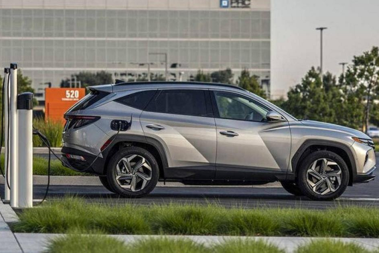 Công nghệ này không những không giúp ích cho việc hạn chế phát thải khí CO2 mà còn tăng nguy cơ khiến lượng khí thải phát sinh nhiều hơn khi mẫu PHEV này di chuyển ở các khu vực khác. Do đó, Transport &amp; Environment cho rằng, chính phủ các quốc gia tại Châu Âu nên thay đổi cách thức trợ cấp, nên khuyến khích, ủng hộ người dân sử dụng xe thuần điện dùng pin hơn, thay vì dòng xe PHEV.