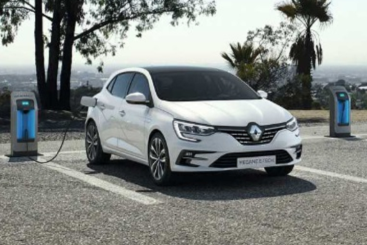 Theo đó, kết thúc bài thử nghiệm, chỉ có hãng xe nước Pháp là Renault Megane PHEV có thể vượt qua ngưỡng phạm vi hoạt động thuần điện như ước tính. Trong khi đó, mẫu sedan thể thao BMW 3-Series chỉ đạt 74%, còn “sư tử Pháp” Peugeot 308 chỉ có thể hoàn thành một nửa quãng đường trong chu trình WLTP.