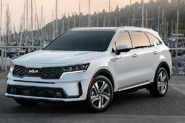 Đó là khi bộ pin được sạc đầy, còn khi bộ pin cạn kiệt năng lượng, những mẫu xe trên sẽ phát thải ra lượng khí thải cao hơn từ 5 - 7 lần so với kết quả trong chu trình thử nghiệm. Ngoài ra, trong quá trình thử nghiệm, cả 3 chiếc xe này đã phải khá khó khăn mới có thể đạt được phạm vi hoạt động thuần điện như khi vận hành thử nghiệm trong chu trình WLTP.