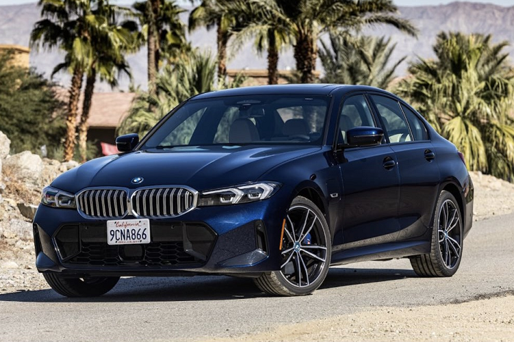 Tuy nhiên, có vẻ số tiền đầu tư cho xe ôtô PHEV này thực sự không đem lại nhiều lợi ích, giúp giảm thiểu khí thải. Chia sẻ trên trang Twitter của mình, trung tâm vận động giao thông sạch Transport &amp; Environment đã dẫn số liệu nghiên cứu từ Đại học Công nghệ Graz về dữ liệu khí thải thực tế để chứng minh điều trên.