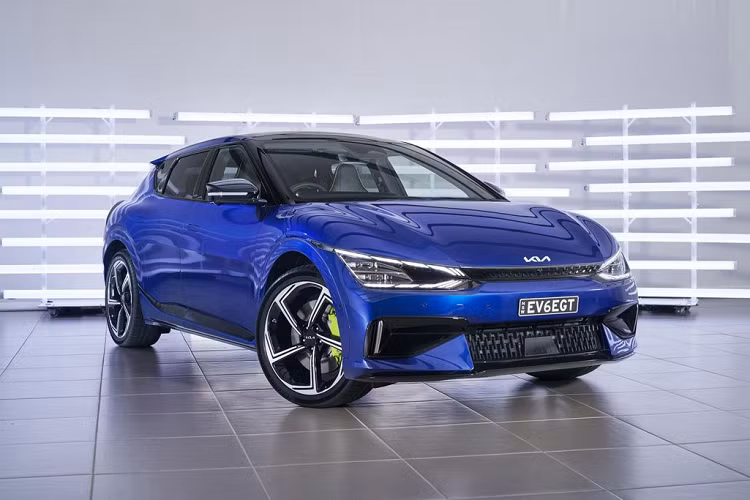 Theo Kia, vào khoảng 19h40 ngày 28/8, ngọn lửa đã bất ngờ bùng lên tại tầng hai, vị trí của dây chuyền sơn do robot vận hành. Khi đám cháy bùng phát, bình chữa cháy tự động trong nhà máy đã được phun, đội cứu hỏa của Kia đã được điều động đến hiện trường để dập tắt đám cháy. Ngọn lửa được cho là đã được dập tắt hoàn toàn vào khoảng 21h30 cùng ngày.