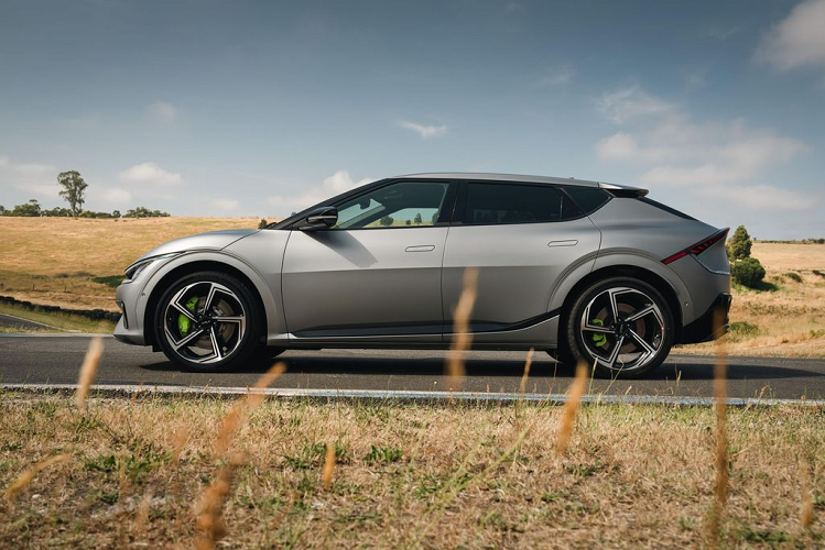 Một lãnh đạo của Kia cho biết: "Chúng tôi đang điều tra nguyên nhân chính xác của vụ cháy. Chúng tôi sẽ cố gắng hết sức để khôi phục hoạt động tại nhà máy Autoland Hwaseong 3 trong thời gian sớm nhất".