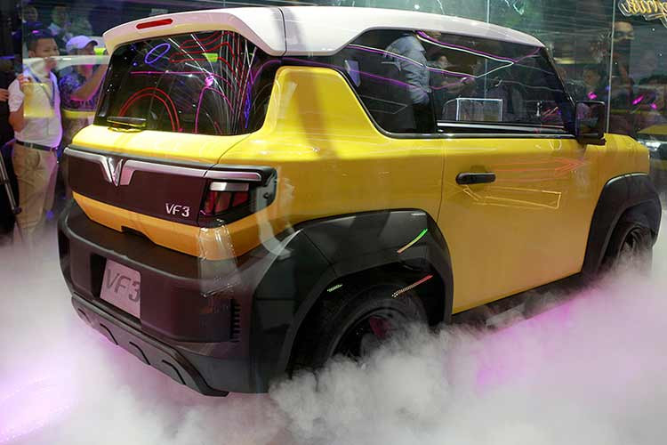 Giá trung bình cho ôtô tại Mỹ hiện đạt mức gần kỷ lục là 47.892 USD (khoảng 1,16 tỷ đồng) và chỉ 0,3% xe mới bán ra có giá dưới 20.000 USD. Ngoài ra, lãi suất ngân hàng tăng vọt cũng khiến cho người thu nhập dưới mức trung bình khó mua ôtô mới.