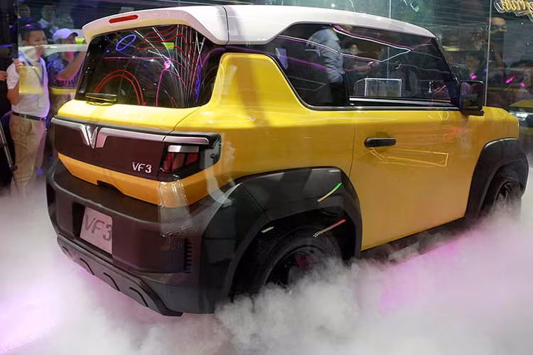 Giá trung bình cho ôtô tại Mỹ hiện đạt mức gần kỷ lục là 47.892 USD (khoảng 1,16 tỷ đồng) và chỉ 0,3% xe mới bán ra có giá dưới 20.000 USD. Ngoài ra, lãi suất ngân hàng tăng vọt cũng khiến cho người thu nhập dưới mức trung bình khó mua ôtô mới.