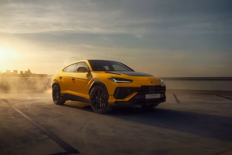 Thay đổi cuối cùng trên siêu xe gầm cao Lamborghini Urus Performante 2023 chính là việc xe rút gọn chỉ còn 4 chế độ lái thay vì 7 như bản tiêu chuẩn, ngoài Strada, Sport và Corsa rất quen thuộc, xe có thêm chế độ lái Rally hoàn toàn mới, hứa hẹn sẽ giúp các khách hàng muốn khám phá xe Lamborghini Urus Performante 2023 trên các con đường khắc nghiệt.