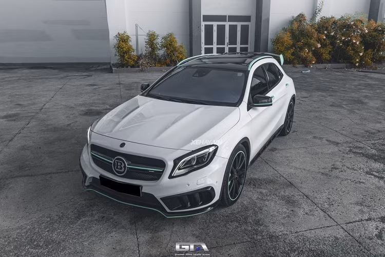 Với gói độ Brabus 700, “ngoại hình” chiếc Mercedes-AMG GLA 45 tại Việt Nam này trở nên mạnh mẽ và cơ bắp hơn nhiều so với nguyên bản.