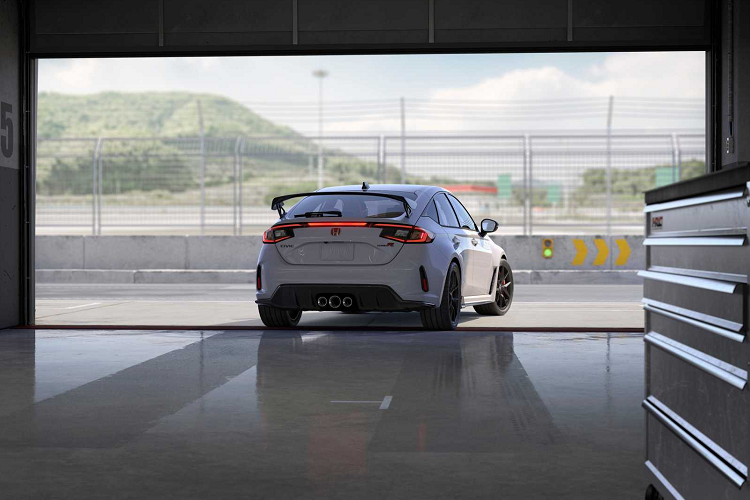 Sau khi nguồn hàng ổn định, Honda Nhật Bản sẽ xem xét tình hình sản xuất để quyết định có tiếp tục nhận cọc hay không. Trong khi tại Nhật Bản việc mua Honda Civic Type R gặp khó khăn thì tại Mỹ xe đã được phân bổ về đại lý và bán trực tiếp đến khách hàng. 