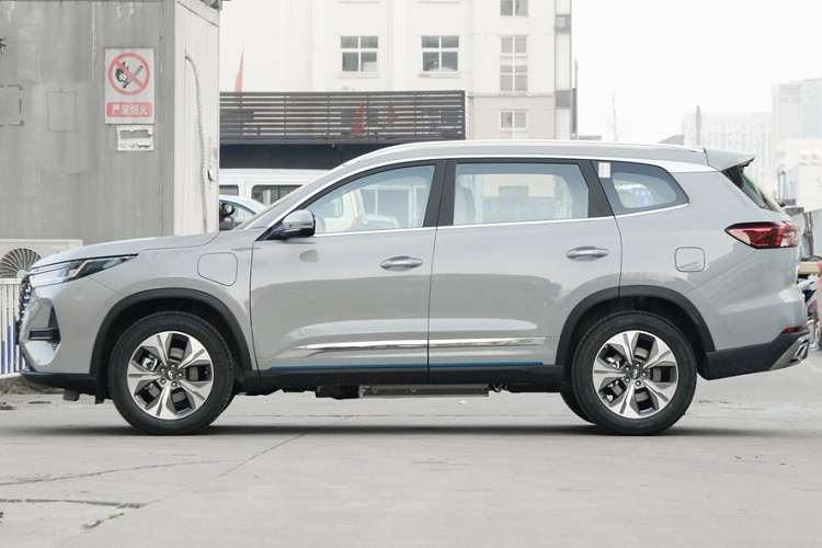 Xe sẽ có 3 phiên bản mới, mức giá xe Chery Tiggo 8 Pro 2023 lần lượt là 159.900 nhân dân tệ (548 triệu đồng), 169.900 nhân dân tệ, tương đương 583 triệu đồng và sau cùng là 179.900 nhân dân tệ (616 triệu đồng).