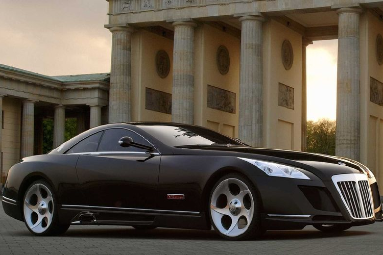  7. Mercedes-Maybach Exelero: 8,0 triệu USD (188 tỷ đồng) Mercedes-Benz Maybach Exelero là chiếc xe độc nhất vô nhị, được giới thiệu năm 2004 trong một chương trình thử nghiệm lốp xe mới của Fulda, một công ty con của Goodyear tại Đức. Mercedes Exelero phát triển dựa trên dòng xe Maybach, sử dụng động cơ V12 tăng áp kép sản sinh công suất 690 mã lực và mô-men xoắn 1.020 Nm. Siêu phẩm này có mức giá là 8 triệu USD (khoảng 188 tỷ đồng).