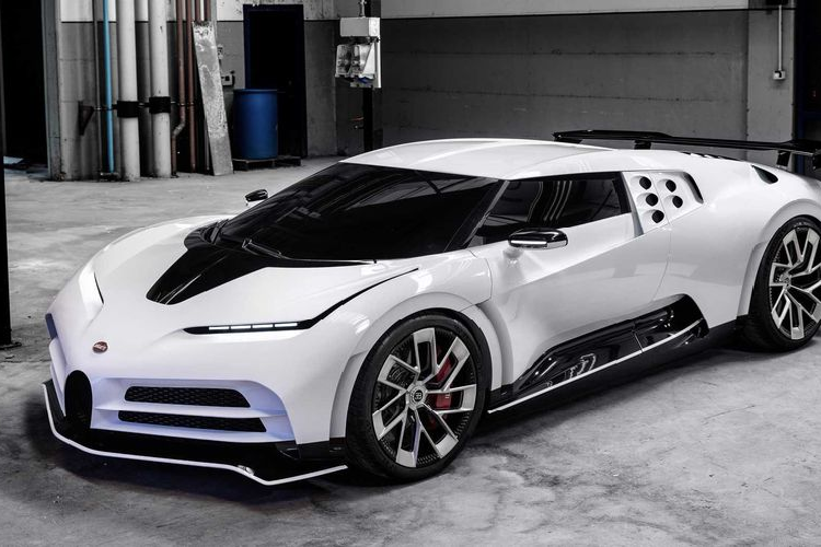  6. Bugatti Centodieci: 9,0 triệu USD (khoảng 211,5 tỷ đồng) Bugatti ra mắt Centodieci tại tuần lễ xe hơi Pebble Beach năm ngoái. Hãng xe sang của Pháp nhận định đây là một mẫu ôtô siêu hiếm và siêu đắt khác với phần còn lại của thế giới. Centodieci là lời tri ân dành cho huyền thoại Bugatti EB110 của thập niên 90. Đồng thời, nó mang ý nghĩa kỷ niệm 110 năm thành lập thương hiệu của Bugatti. Bugatti Centodieci được lắp ráp thủ công với số lượng chỉ 10 chiếc, đi kèm mức giá khởi điểm 9 triệu USD (khoảng 211,5 tỷ đồng).