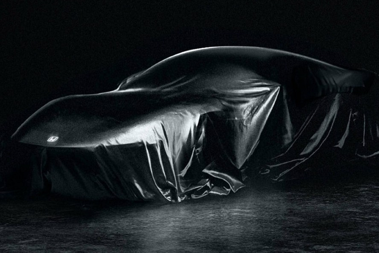 Hãng Honda hiện đang lên kế hoạch chuẩn bị cho sự kiện kỷ niệm 75 năm thành lập vào tháng 9 năm nay. Theo tin đồn, nhân dịp kỷ niệm này, hãng Honda sẽ mang mẫu xe thể thao S2000 trở lại thị trường. S2000 vốn là mẫu xe được ra đời nhằm kỷ niệm 50 năm thành lập hãng Honda. Do đó, sẽ không có gì lạ khi hãng Honda S2000 2024 mới quay trở lại thị trường nhân dịp đặc biệt sắp tới.