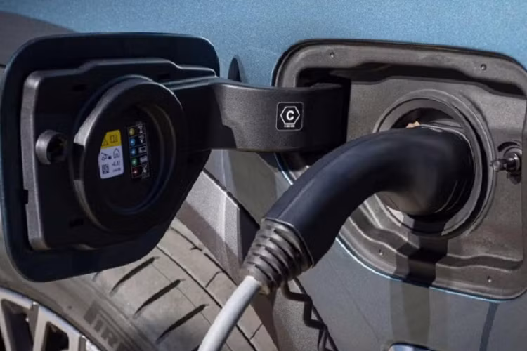 Ở phiên bản BMW X5 xDrive50e PHEV 2024 mới, xe sẽ dùng động cơ xăng 6 xi-lanh thẳng hàng, tăng áp, dung tích 3.0L như trên, kết hợp với hộp số tự động Steptronic 8 cấp tích hợp mô-tơ điện mạnh 194 mã lực và 449 Nm. Hệ truyền động plug-in hybrid này mang đến sức mạnh tổng cộng 483 mã lực và 699 Nm cho BMW X5 xDrive50e PHEV 2024.