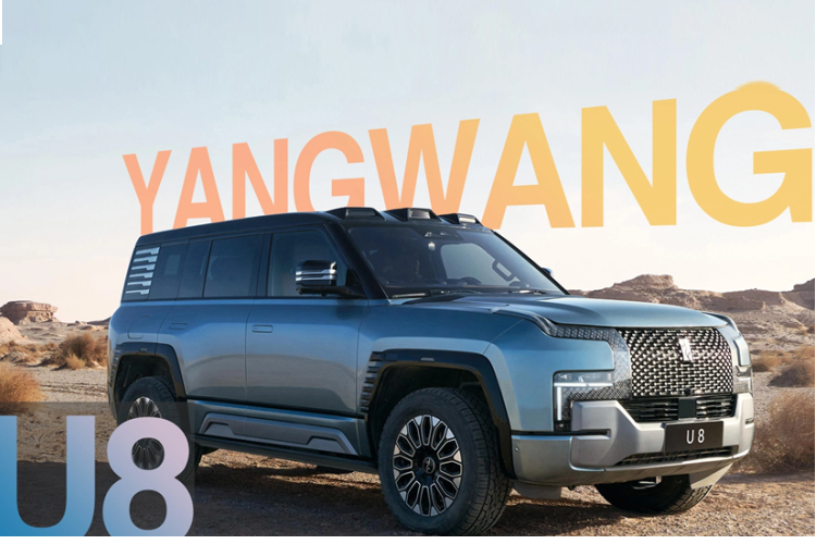 Yangwang U8 có thể dễ dàng đạt được hiệu suất tăng tốc từ vị trí xuất phát lên 100 km/h chỉ trong thời gian 3 giây. Ngoài ra, chiếc xe mới còn có thể hoàn thành nhiều trạng thái lái khác nhau, bao gồm xoay 360 độ tại 1 chỗ, di chuyển trên băng tuyết, vượt dốc sa mạc, hay có thể tiếp tục di chuyển tốc độ cao nhất 120 km/h khi bị xẹp lốp, chế độ nổi trên mặt nước hay đi ngang như cua.