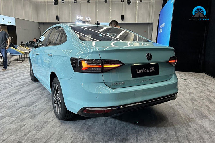 Ở triển lãm ô tô Trùng Khánh 2023 diễn ra vào tuần trước, chiếc xe Volkswagen Lavida XR được trưng bày còn có ghi khoản thanh toán trước bắt đầu từ 17.798 nhân dân tệ (tương đương 58 triệu đồng) và khoản thanh toán hàng ngày là 51 nhân dân tệ (chỉ 167 nghìn đồng). 