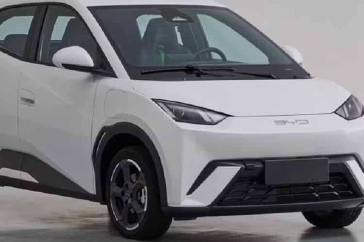 Theo thông tin trên trang web của Bộ Công nghiệp và Công nghệ Thông tin Trung Quốc, BYD Seagull EV 2023 mới sở hữu chiều dài chỉ 3.780 mm, chiều rộng 1.715 mm, chiều cao 1.540 mm cùng chiều dài cơ sở 2.500 mm.