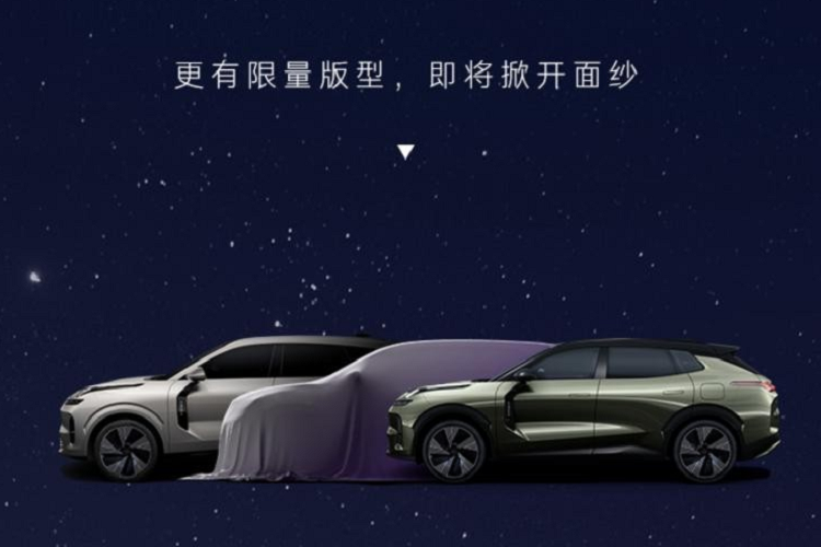 Lượng xăng tiêu thụ trung bình của xe dừng ở mức 5,5 lít/100 km. Cuối cùng là những tính năng trợ lái nâng cao hiện đại nhờ 5 radar sóng milimet, 10 camera, bản đồ độ chính xác cao và hàng loạt cảm biến xung quanh xe.