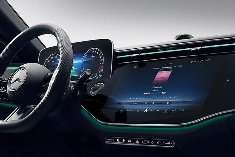 Một kho ứng dụng như TikTok, Zoom, hay camera selfie mới sẽ được cài đặt trên Mercedes-Benz E-Class 2024. Thêm vào đó là các ứng dụng phát trực tuyến thể thao, tin tức và các nội dung video khác.