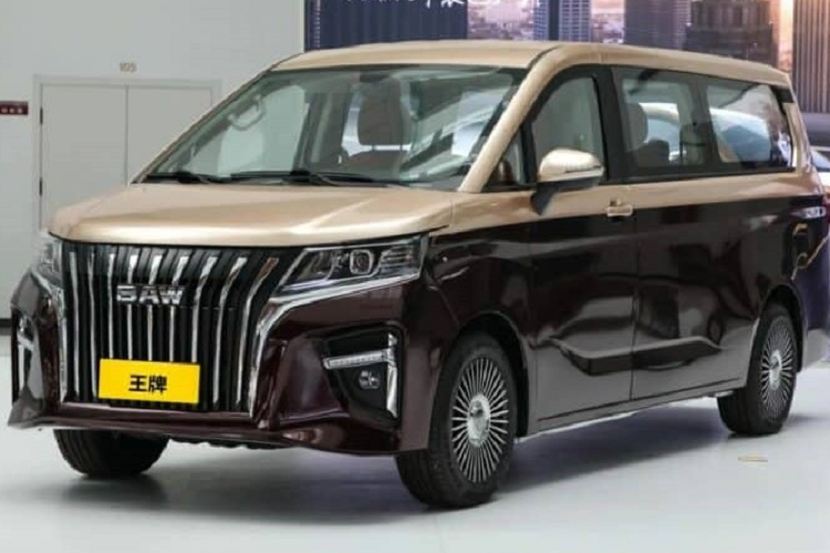 Còn động cơ 2.0L CNG có công suất cực đại 122 mã lực và mô-men xoắn cực đại 175 Nm, kết hợp với hệ truyền động là hộp số sàn 5 cấp.