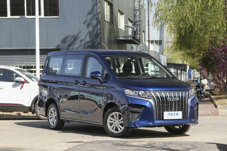 Cụ thể, có 5 phiên bản xe BAW Ace M7 sử dụng động cơ đốt trong với giá bán từ 98.800 đến 109.800 nhân dân tệ (tương đương 339 đến 377 triệu đồng). Ngoài ra, mức giá xe BAW Ace M7 2023 sẽ từ 99.800 đến 139.800 nhân dân tệ (tương đương 343 đến 481 triệu đồng) cho 4 phiên bản sử dụng động cơ CNG (Compressed Natural Gas).