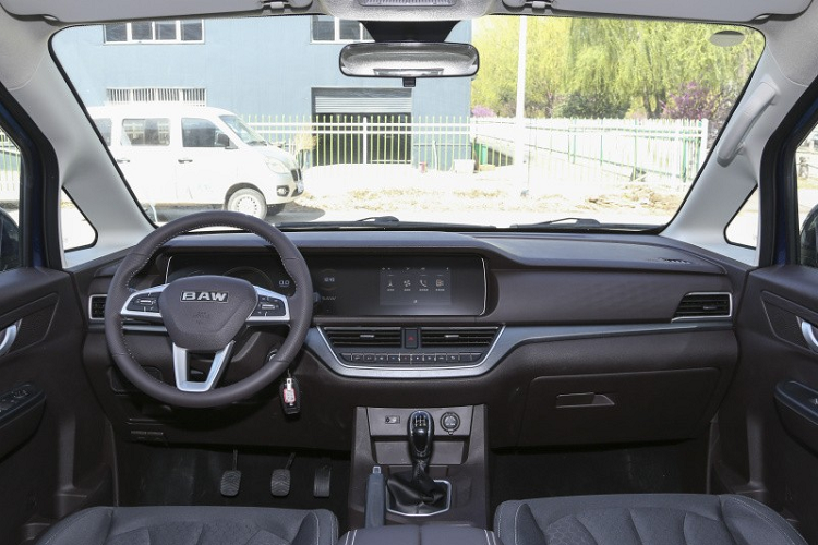 Ở thiết kế, BAW Ace M7 trông chẳng khác gì chiếc xe MPV hạng sang đến từ Nhật Bản, vì thế, nhiều người còn gọi đây là "Toyota Alphard của Trung Quốc".