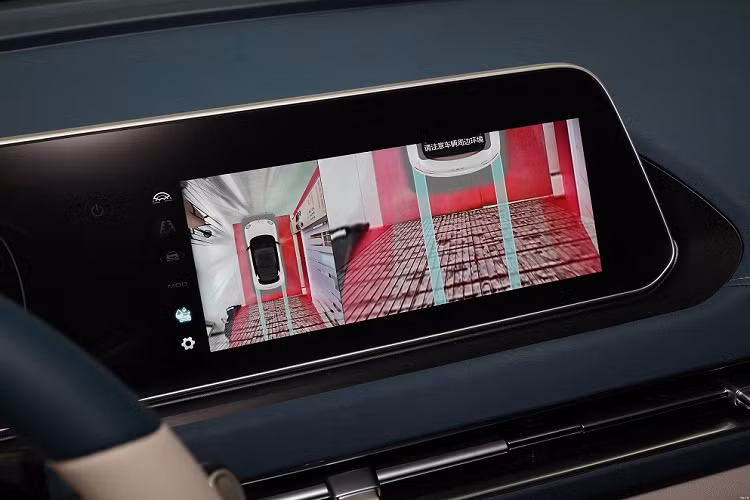 Trang bị an toàn của Ora Good Cat 2023 vẫn bao gồm 6 túi khí, hệ thống hỗ trợ đỗ xe tự động, hệ thống kiểm soát hành trình thích ứng, hỗ trợ ôm cua thông minh, kiểm soát hành trình ở tốc độ thấp, phanh khẩn cấp tự động, cảnh báo va chạm phía trước, cảnh báo lệch làn đường