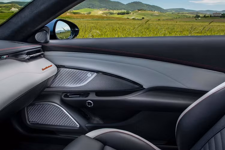 Maserati cho biết họ sẽ giao 50 chiếc GranTurismo phiên bản đặc biệt mới cho khách hàng ở Mỹ và Canada. Các đơn đặt hàng dự kiến sẽ mở vào mùa hè này.