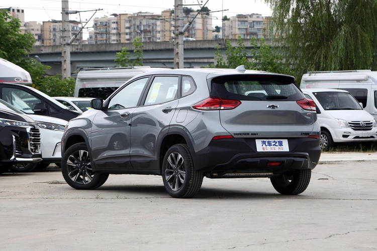 Vào ngày 20/7/2023 vừa qua, thông tin từ phía liên doanh SAIC-GM Chevrolet đã cho biết rằng, chiếc SUV cỡ B của hãng, mẫu xe Chuangku RS 2023, hay còn có tên gọi quốc tế là Chevrolet Tracker RS 2023 mới đã chính thức ra mắt tại thị trường Trung Quốc.
