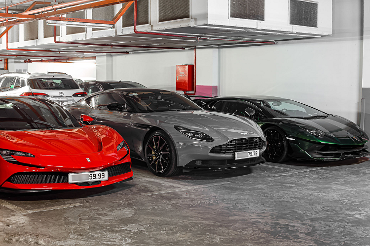 Được biết, bộ sưu tập trên thuộc sở hữu của một đại gia chơi xe kín tiếng. Vị này từng sở hữu một số siêu xe trị giá hàng chục tỷ khác như McLaren 720S Spider (của cựu trưởng đoàn Car&amp;Passion), Lamborghini Huracan LP610-4 màu trắng duy nhất Việt Nam, Aston Martin DB11 màu trắng duy nhất Việt Nam.