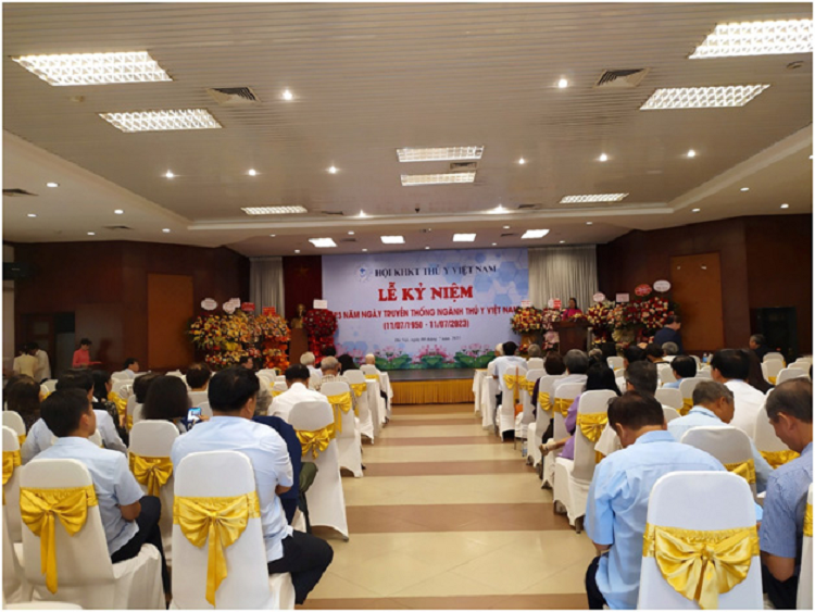 Hoi KHKT Thu y Viet Nam ky niem 73 nam Ngay truyen thong nganh Thu y Viet Nam