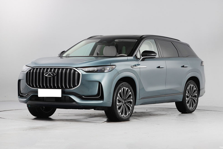 Hiện hãng Chery chưa công bố bất kỳ thông tin nào về Jaecoo 9. Tuy nhiên, chúng ta có thể dựa trên thông số của Chery Tiggo 9 để biết trước Jaecoo 9 sẽ có những gì. Theo đó, Jaecoo 9 dự kiến sẽ sở hữu kích thước tương tự Chery Tiggo 9, bao gồm chiều dài 4.820 mm, chiều rộng 1.930 mm, chiều cao 1.690 mm và chiều dài cơ sở 2.820 mm. Với kích thước này, Jaecoo 9 sẽ là đối thủ của Hyundai SantaFe, Mazda CX-8 và Kia Sorento ở Việt Nam.