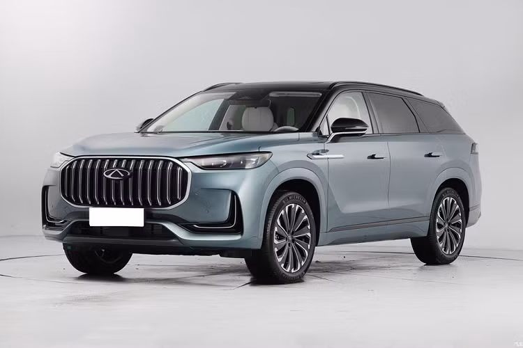 Hiện hãng Chery chưa công bố bất kỳ thông tin nào về Jaecoo 9. Tuy nhiên, chúng ta có thể dựa trên thông số của Chery Tiggo 9 để biết trước Jaecoo 9 sẽ có những gì. Theo đó, Jaecoo 9 dự kiến sẽ sở hữu kích thước tương tự Chery Tiggo 9, bao gồm chiều dài 4.820 mm, chiều rộng 1.930 mm, chiều cao 1.690 mm và chiều dài cơ sở 2.820 mm. Với kích thước này, Jaecoo 9 sẽ là đối thủ của Hyundai SantaFe, Mazda CX-8 và Kia Sorento ở Việt Nam.