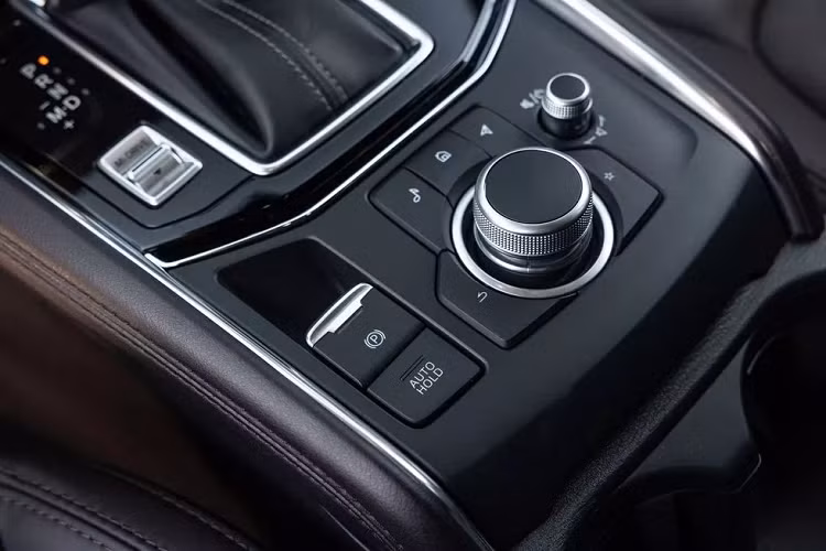 Tuy nhiên, động cơ trên CX-5 tại Việt Nam hiện vẫn là loại hút khí tự nhiên đã dùng qua nhiều đời, trong khi CX-5 bán tại các nước trong khu vực đã dùng loại động cơ Turbo 2.5 mạnh 228 mã lực, 420 Nm từ năm 2019. Chính vì vậy nhiều người dùng kỳ vọng Mazda CX-5 2023 sẽ có thêm phiên bản dùng động cơ Turbo.